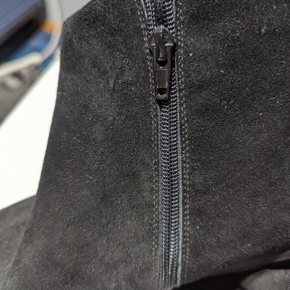 Women's new no tags black suede rubber sole bootie boots fringe size 10 wide - Picture 3 of 5